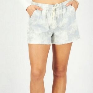TinselTown Denim Shorts Size L NWT